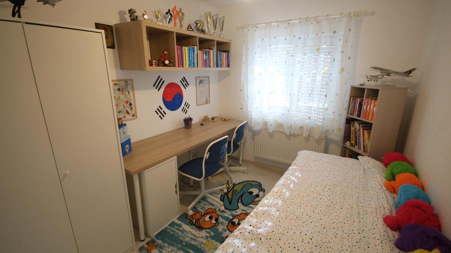 Apartament cu 3 camere semidecomandat în Cetății
