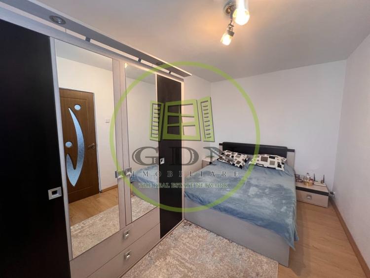 Apartament cu 2 camere semidecomandat în Craiovița Nouă
