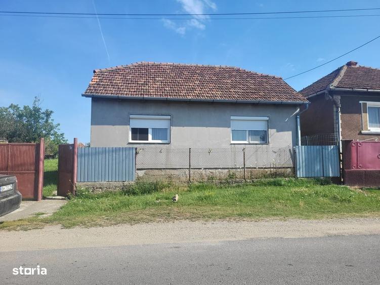 Casă cu 4 camere în Mierlău