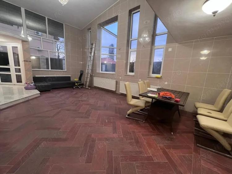 Apartament cu 5 camere decomandat în Gării