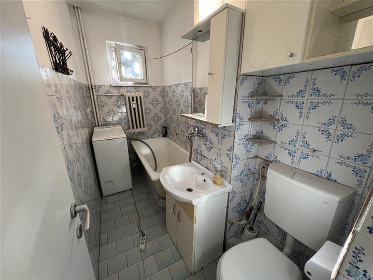 Apartament cu 2 camere nedecomandat, mobilat în Narcisa