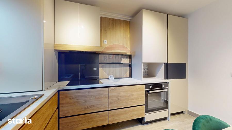 Apartament cu 3 camere decomandat în Tractorul