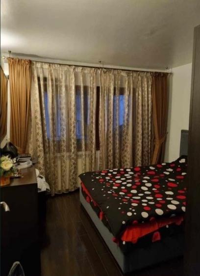 Apartament cu 3 camere decomandat, mobilat în Podu Roș