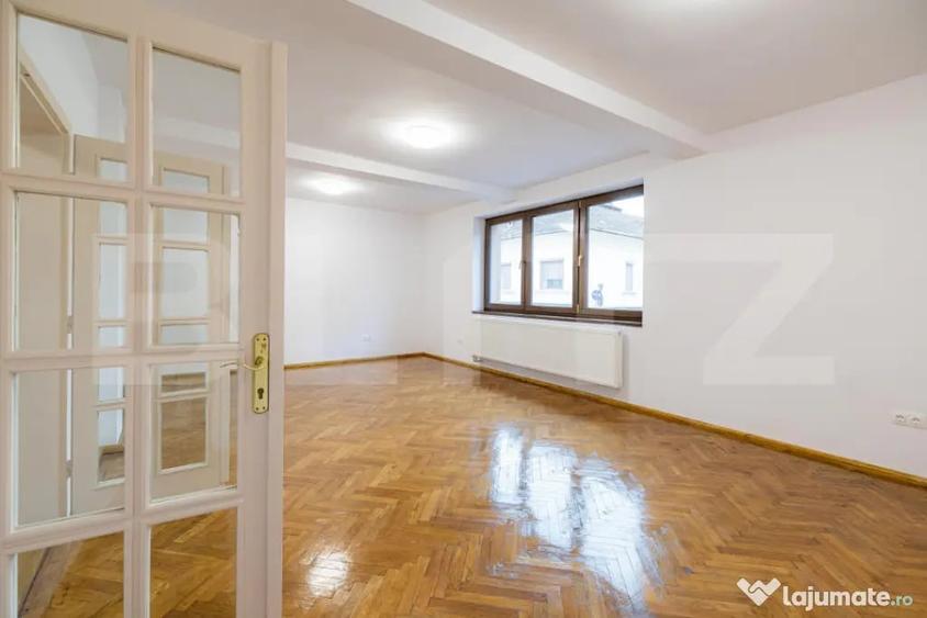 Spațiu comercial, de 62 mp, în Central