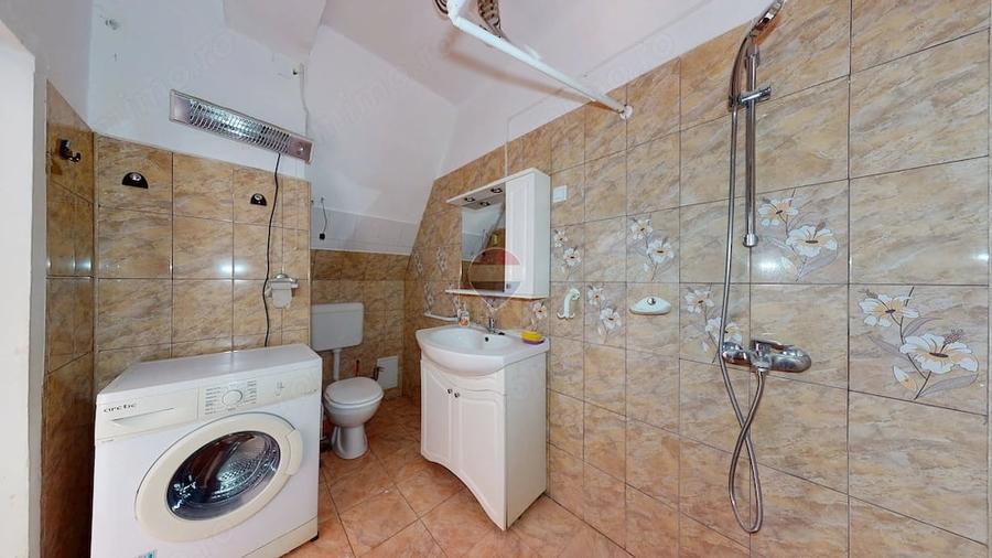 Casă cu 7 camere cu Teren 319 Mp în Centrul Civic