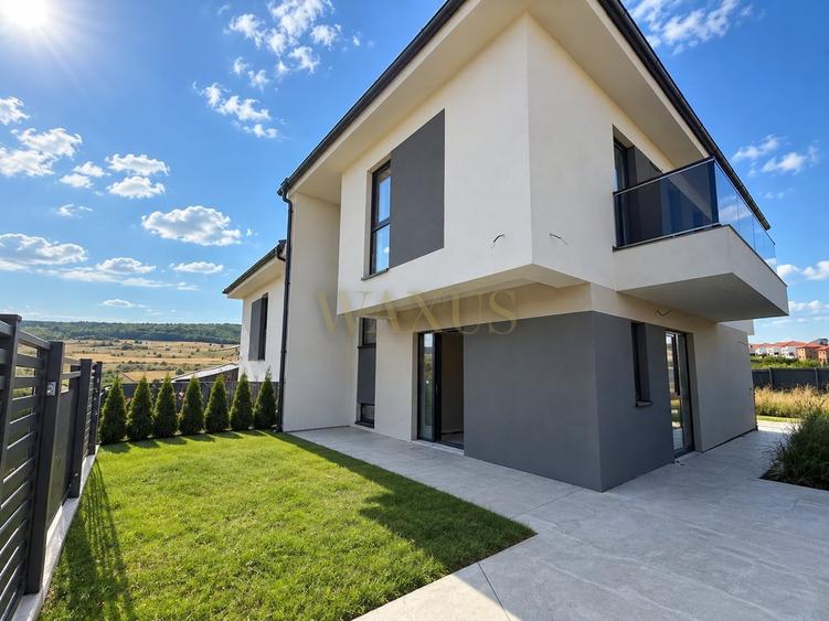Duplex cu 6 camere cu Canalizare în Chinteni