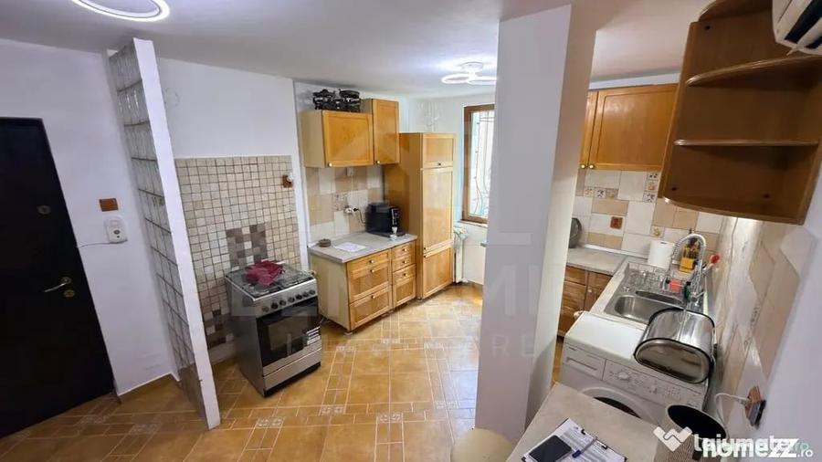 Apartament cu 3 camere decomandat în Calea București