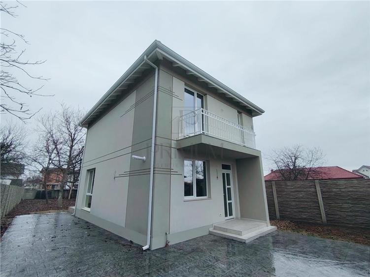 Casă individuală cu 4 camere cu Canalizare în Moșnița Veche