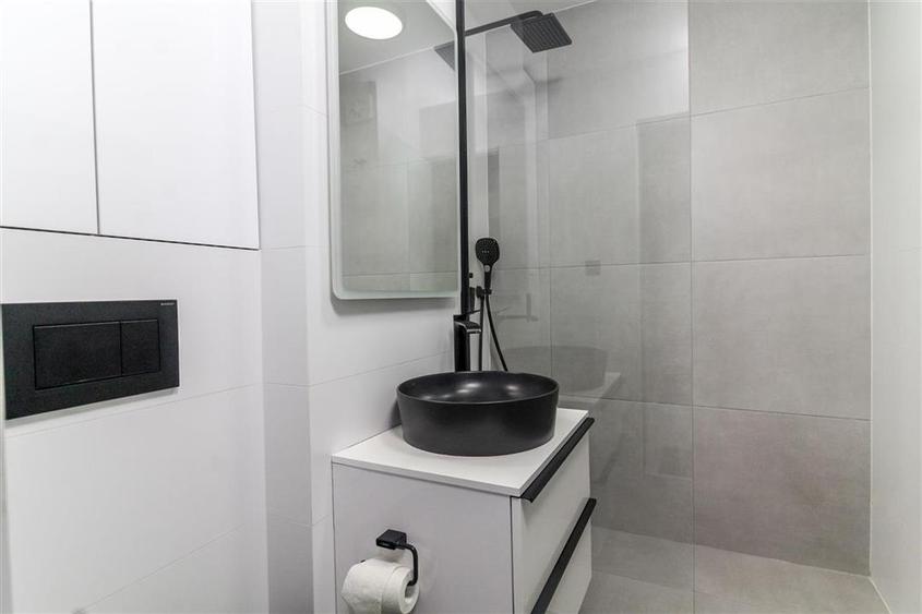 Apartament cu 3 camere semidecomandat, mobilat în Grigorescu