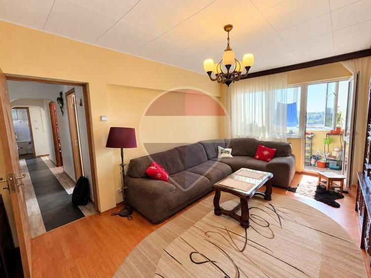 Apartament cu 3 camere decomandat, mobilat în Zețarilor