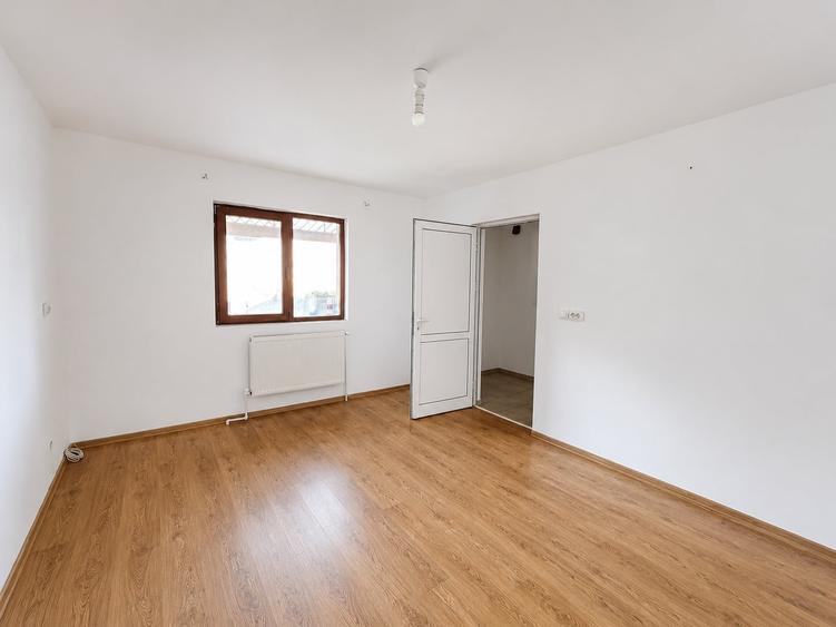 Casă individuală cu 4 camere cu Teren 1330 Mp în Central