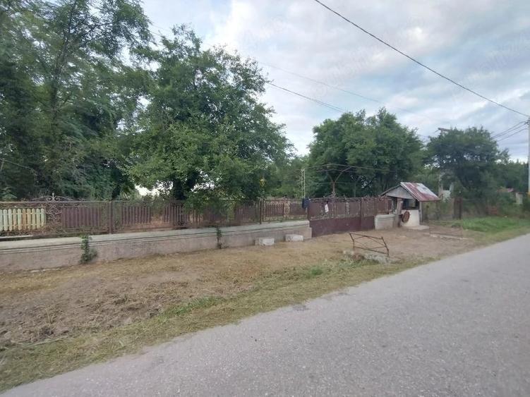 Casă cu Teren 8700 Mp în Corni