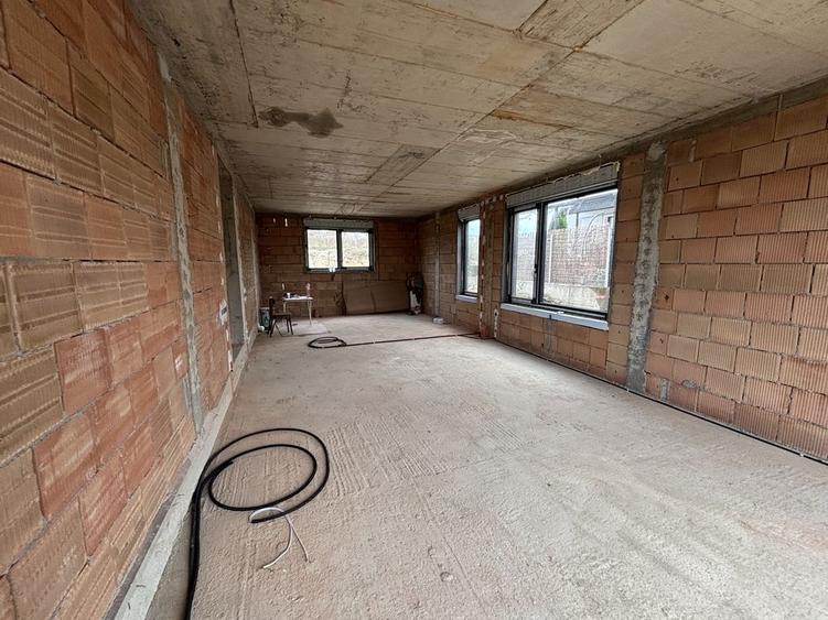 Duplex cu 4 camere cu Canalizare în Borhanci