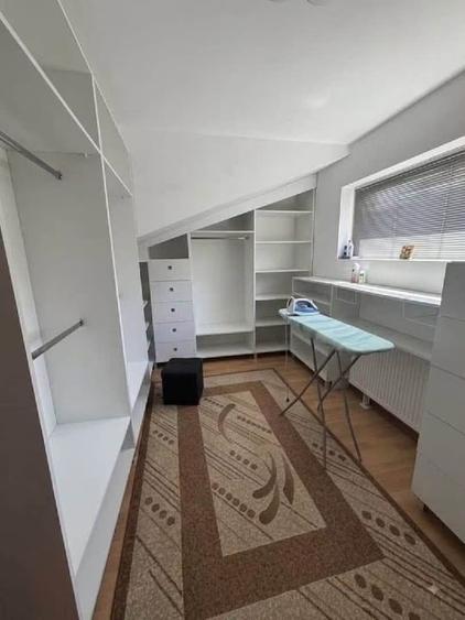 Casă individuală cu 5 camere cu Canalizare în Ronaț