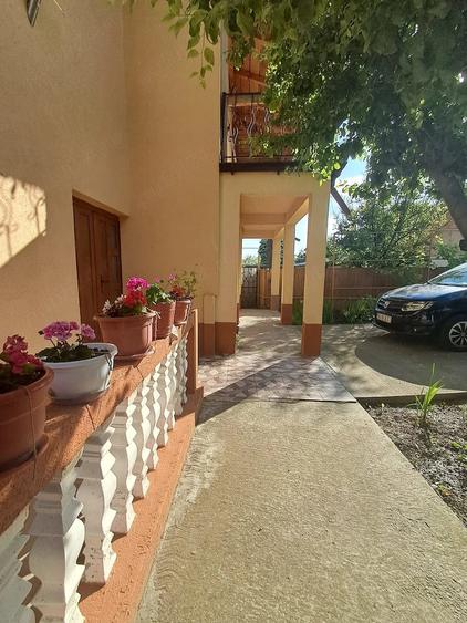 Casă cu Teren 1216 Mp în Tomești