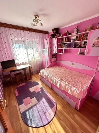 Apartament cu 4 camere decomandat, mobilat în Central