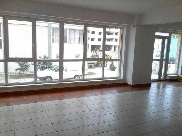 Spațiu comercial, de 92 mp, în Iosia