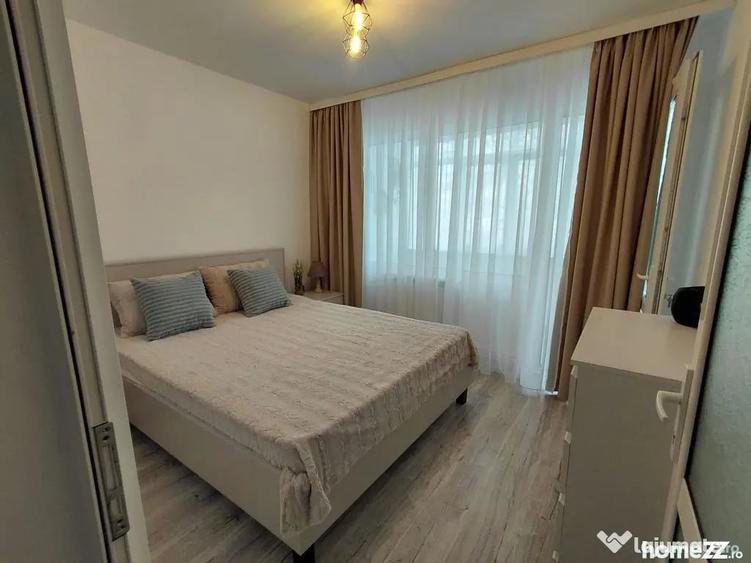 Apartament cu 3 camere semidecomandat în Micro 16