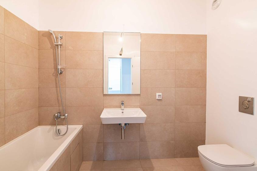 Apartament cu 3 camere decomandat în Costin Georgian
