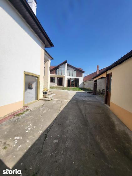Casă cu 5 camere cu Canalizare în Câlnic