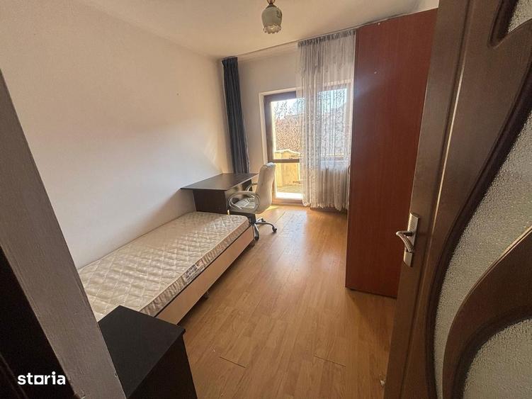 Apartament cu 4 camere decomandat, mobilat în Central