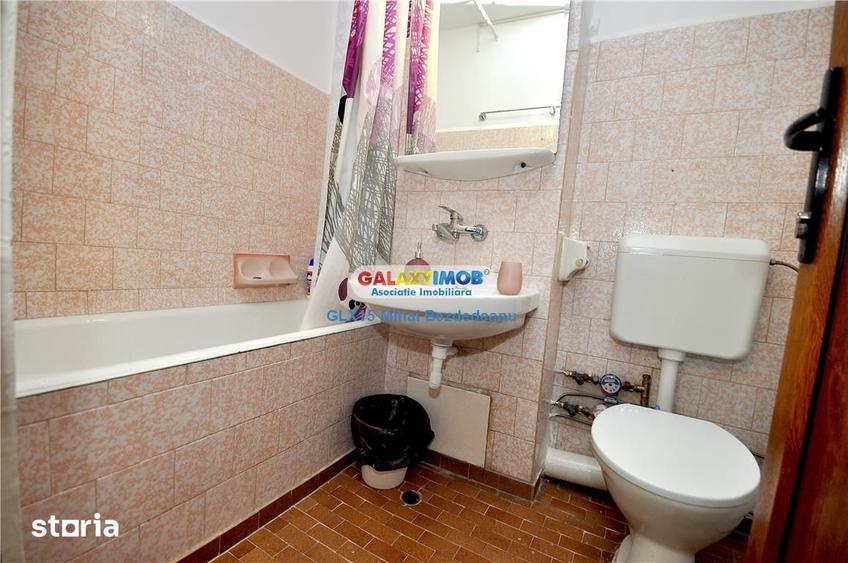 Garsonieră decomandată, mobilată în Tei