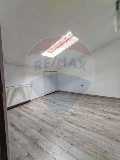 Casă cu 4 camere cu Teren 50 Mp în Blumăna