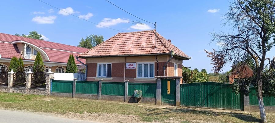 Casă cu 3 camere în Acățari