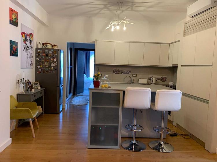 Apartament cu 3 camere semidecomandat în Central
