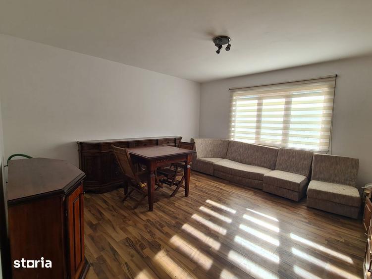 Casă cu 7 camere cu Teren 757 Mp în Central