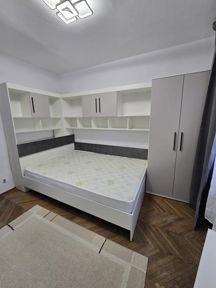 Apartament cu 4 camere decomandat în Central