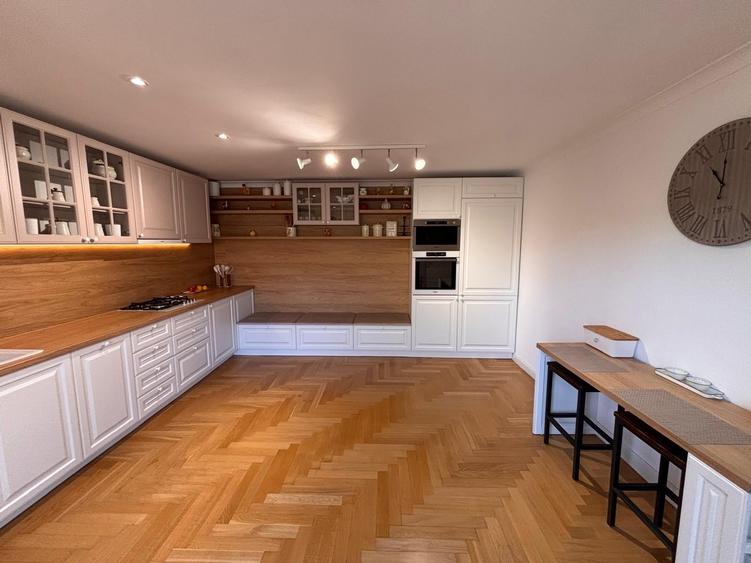 Apartament cu 5 camere în Iancu Nicolae