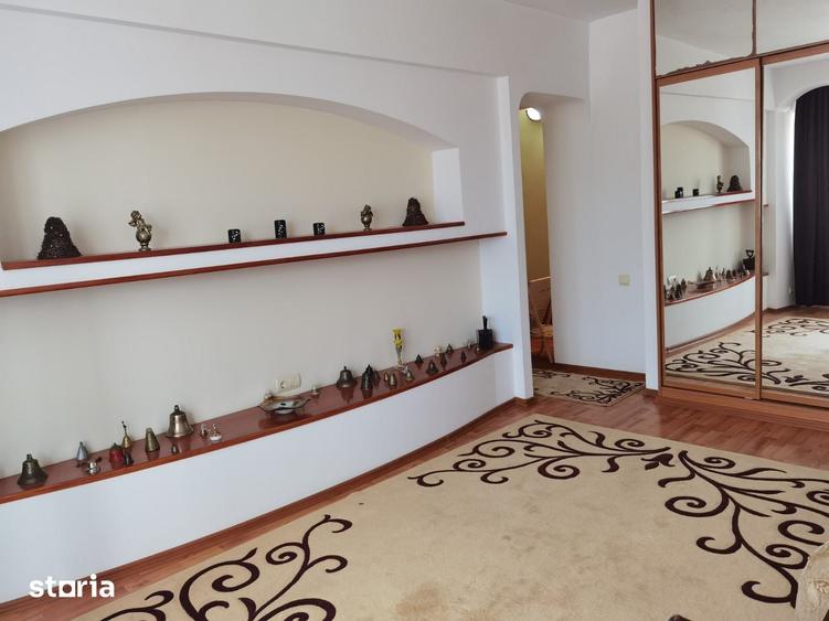 Apartament cu 4 camere decomandat în Central