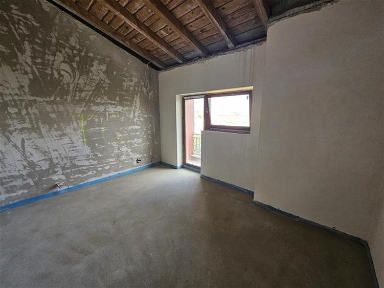 Duplex cu 10 camere cu Garaj în Bună Ziua