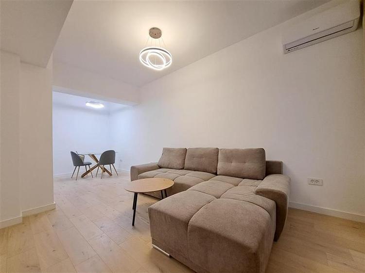 Apartament cu 2 camere, mobilat în Central — fotografia 1