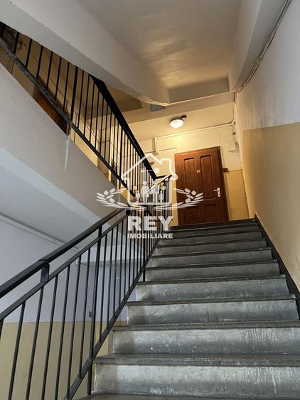 Apartament cu 4 camere decomandat în Central