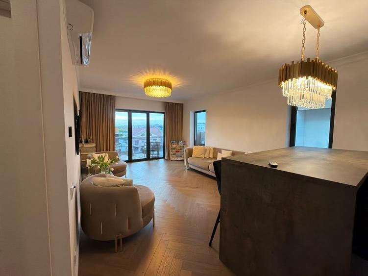 Apartament cu 3 camere decomandat, mobilat în Central