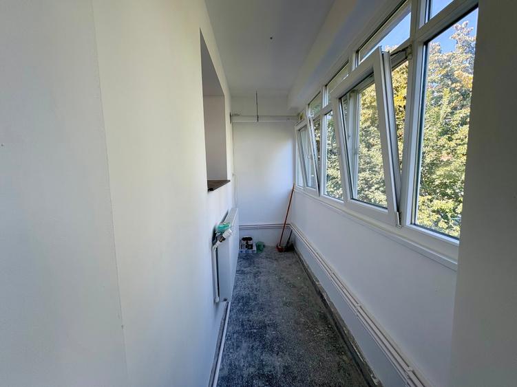 Apartament cu 3 camere semidecomandat în Alexandru Obregia