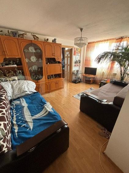 Apartament cu 2 camere semidecomandat, mobilat în Nord