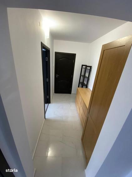 Apartament cu 3 camere semidecomandat, mobilat în Titan