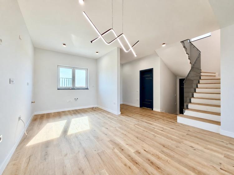 Duplex cu 4 camere cu Canalizare în Moșnița Nouă