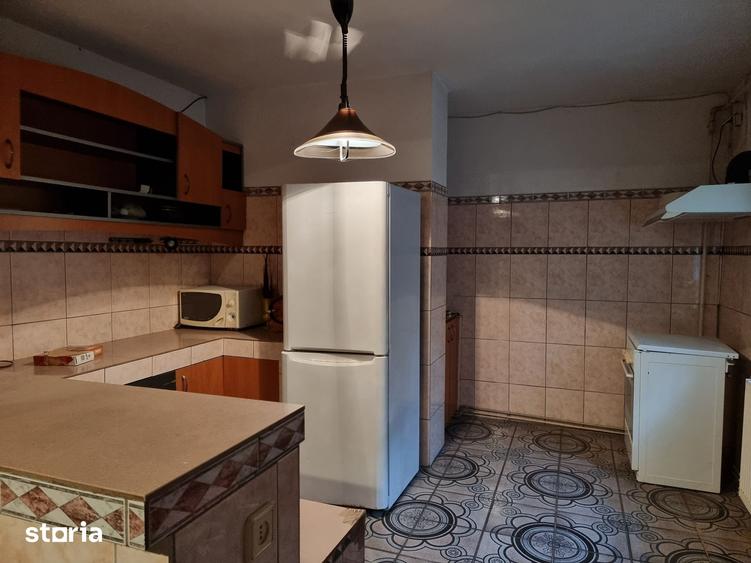 Apartament cu 4 camere decomandat în Micro 3