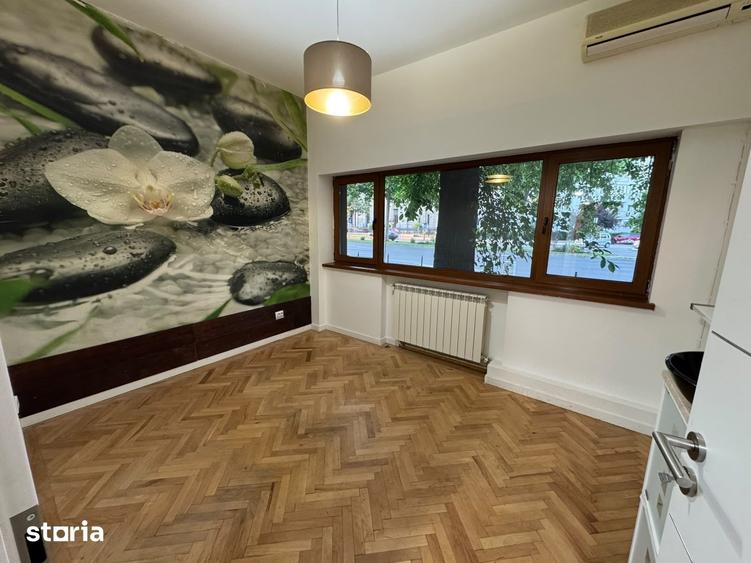 Apartament cu 3 camere semidecomandat în Victoriei