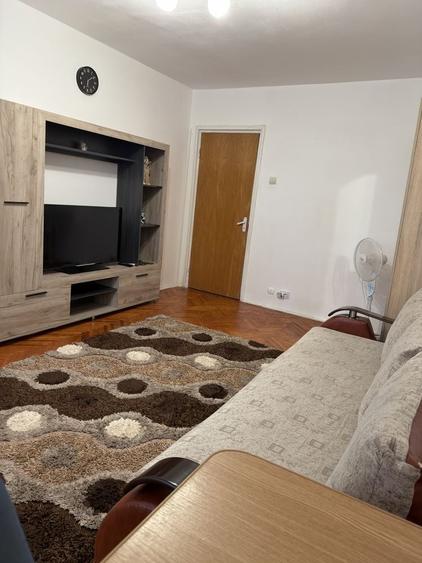 Apartament cu 2 camere semidecomandat în Războieni