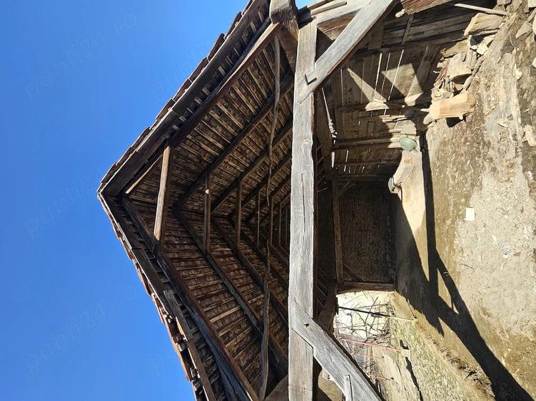 Casă cu 2 camere cu Teren 1377 Mp în Cloașterf