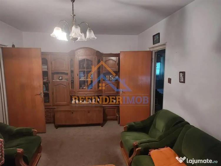 Apartament cu 3 camere semidecomandat, mobilat în Câmpia Libertății