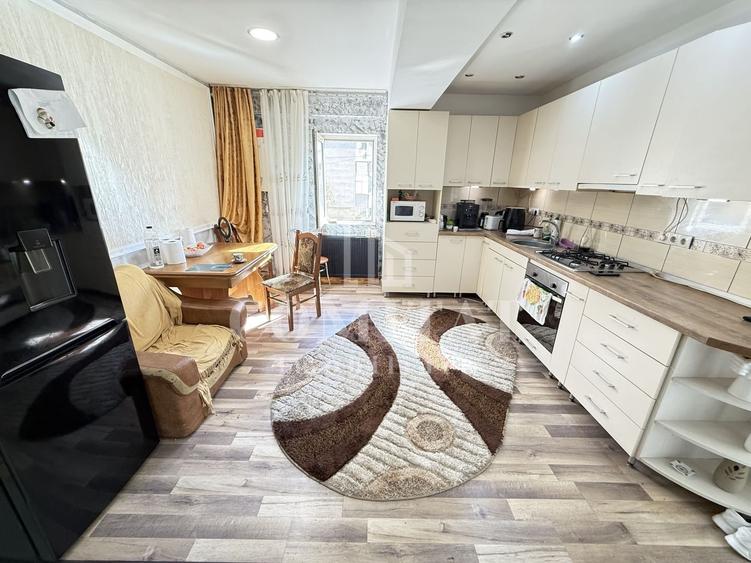 Apartament cu 3 camere semidecomandat, mobilat în Baciu