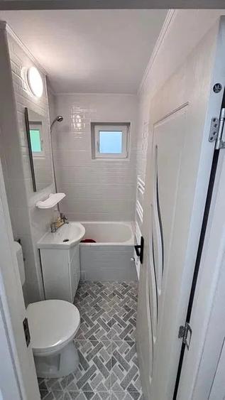 Apartament cu 3 camere decomandat în Dâmbu Pietros