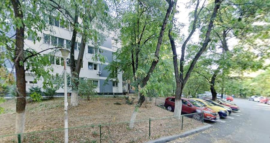 Apartament cu 3 camere decomandat în Titan
