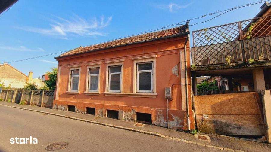 Casă cu 3 camere cu Teren 180 Mp în Eminescu